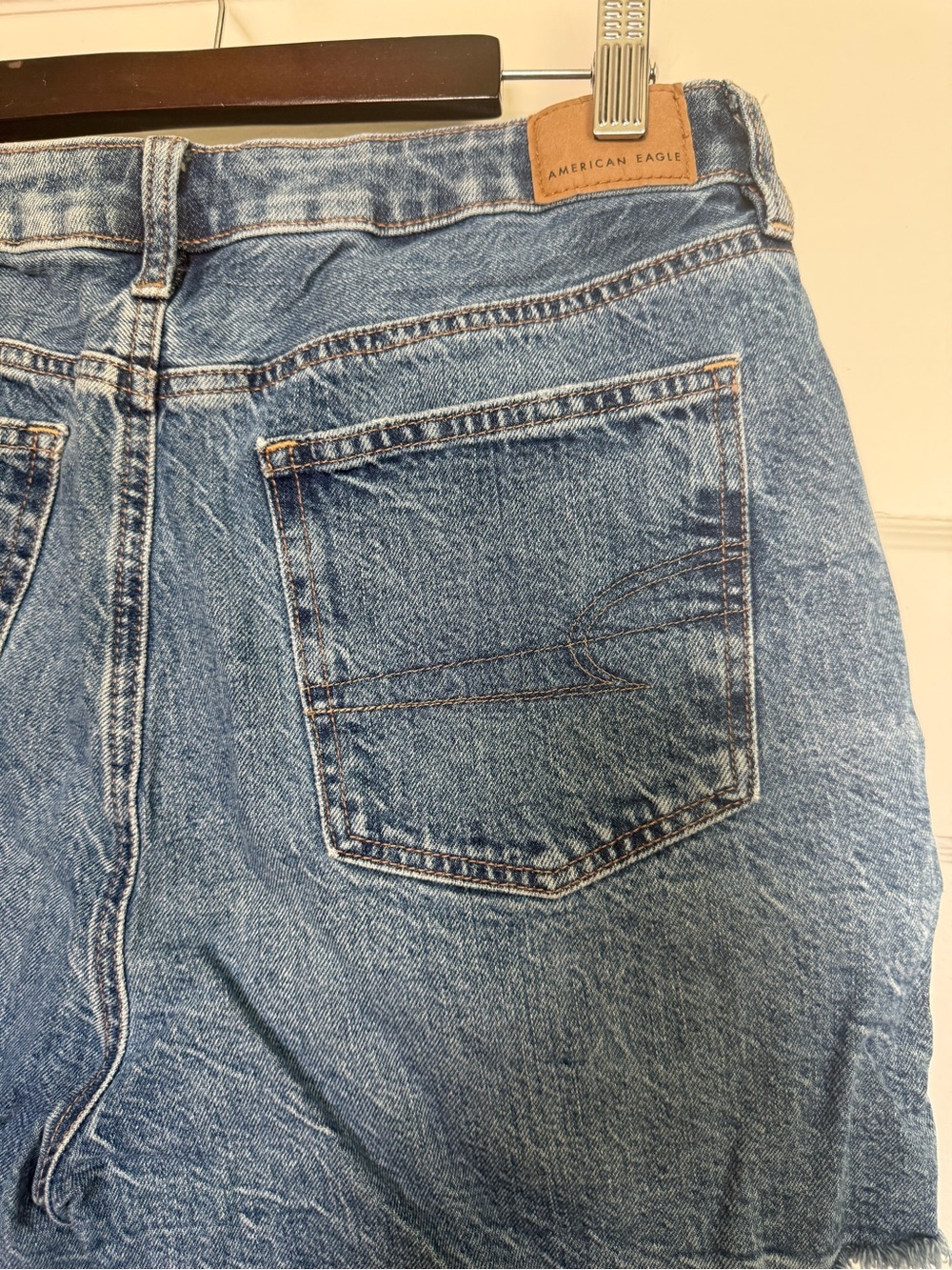 American Eagle Outfitters Highest Rise Mom Frayed Raw Hem Blue Denim Shorts Sz 8 - Picture 9 of 11